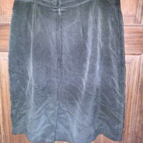 Ladies pencil skirt - Picture 2 of 4